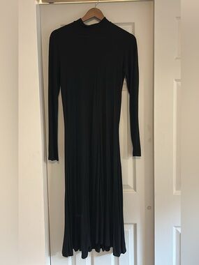 Classic Black Long-Sleeve Midi Dress